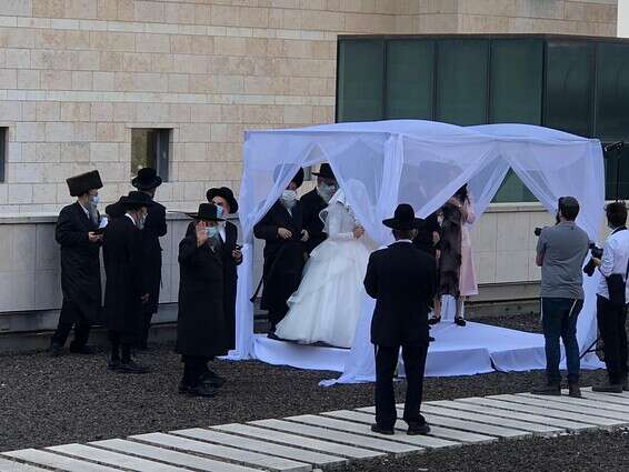 החופה בחצר בית החולים הדסה // צילום: אבי חיון